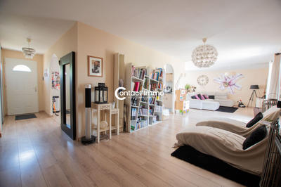 Maison - 202 m² - 9 pièces