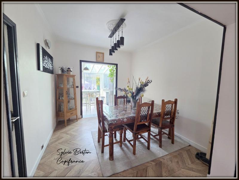 Maison - 99 m² - 6 pièces