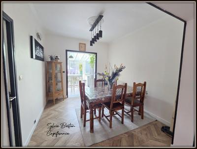 Maison - 99 m² - 6 pièces