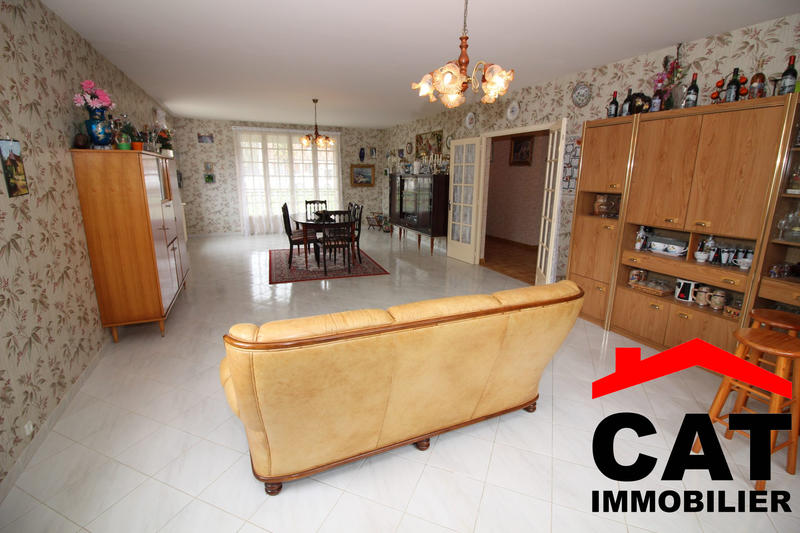 Maison traditionnelle - 210 m² - 6 pièces