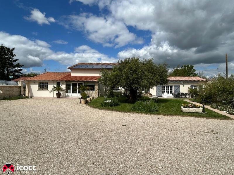 Propriété - 240 m² - 11 pièces