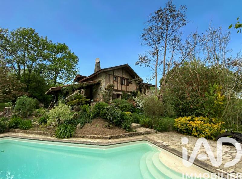 Maison - 338 m² - 12 pièces