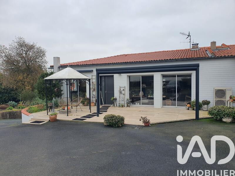 Maison - 220 m² - 8 pièces