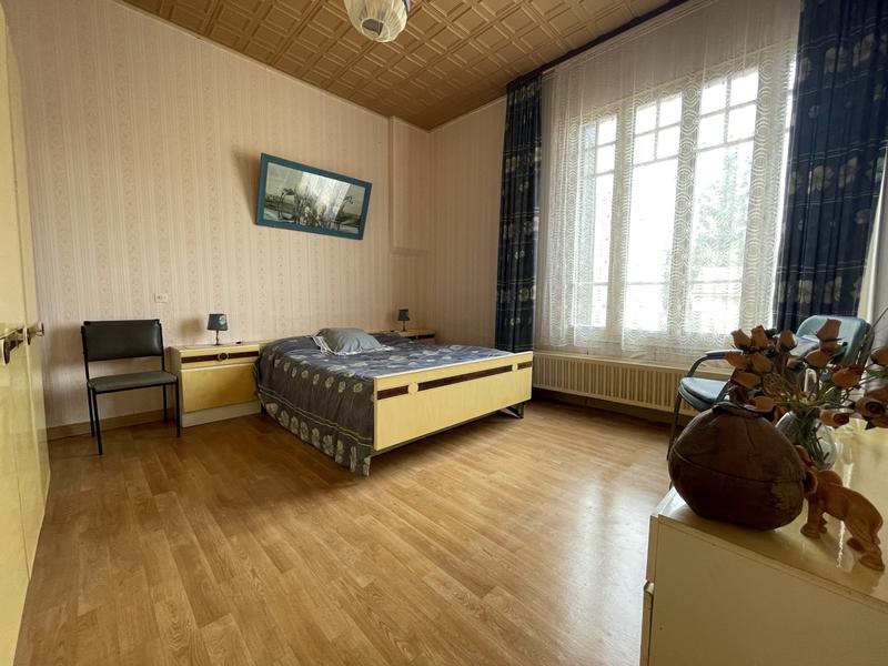 Maison traditionnelle - 184 m² - 11 pièces