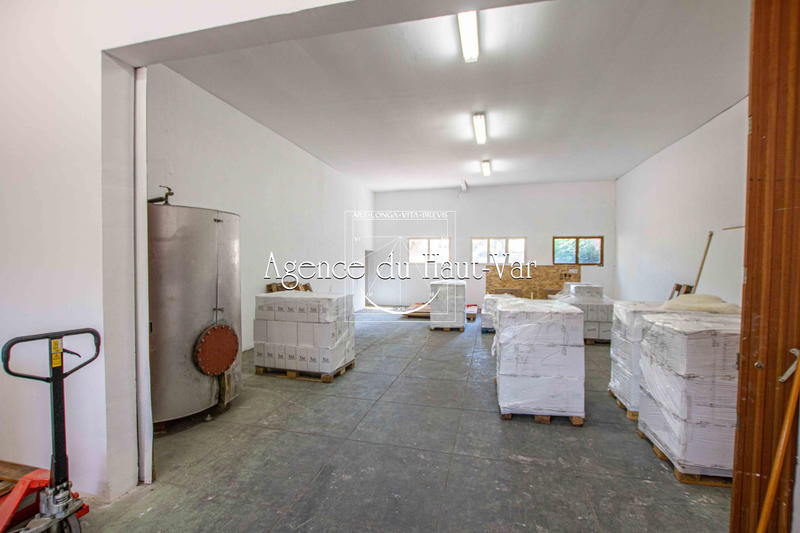 Château - 5 000 m² - 15 pièces