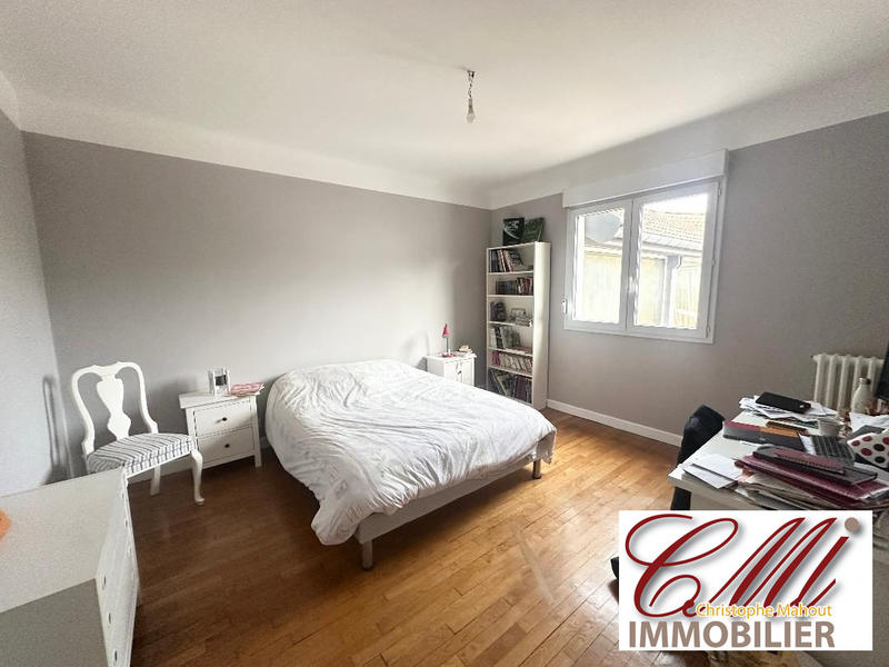 Maison - 370 m² - 9 pièces