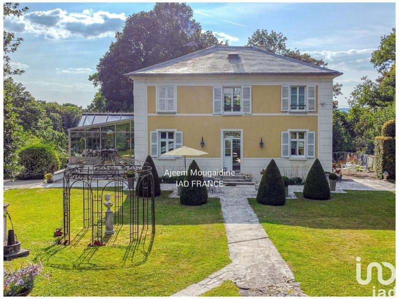 Maison - 226 m² - 9 pièces