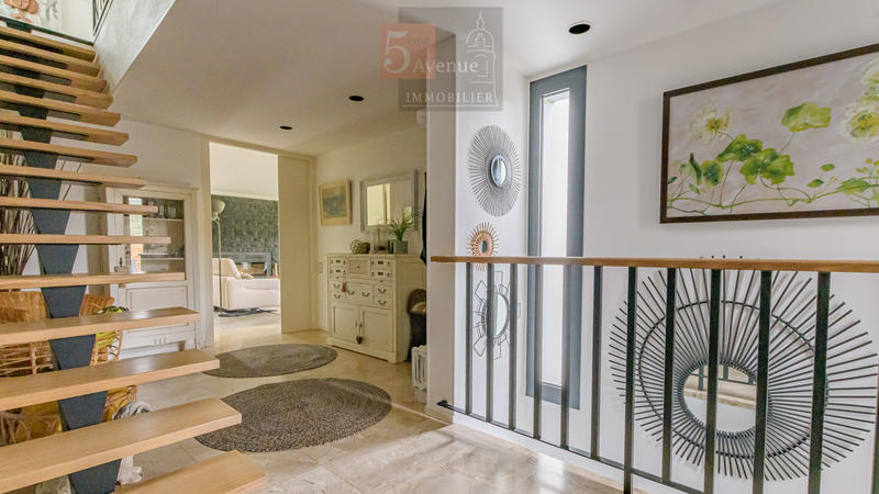 Maison - 300 m² - 8 pièces