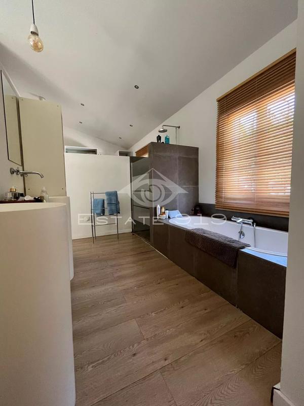 Villa - 210 m² - 7 pièces