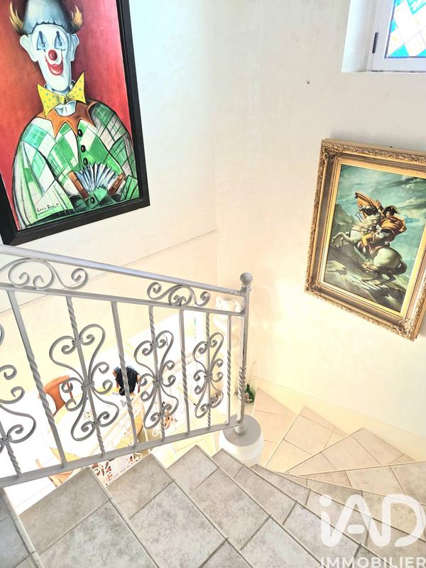 Maison - 300 m² - 7 pièces