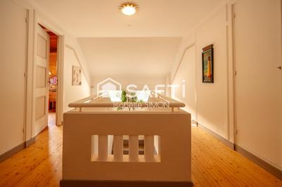 Maison - 302 m² - 8 pièces