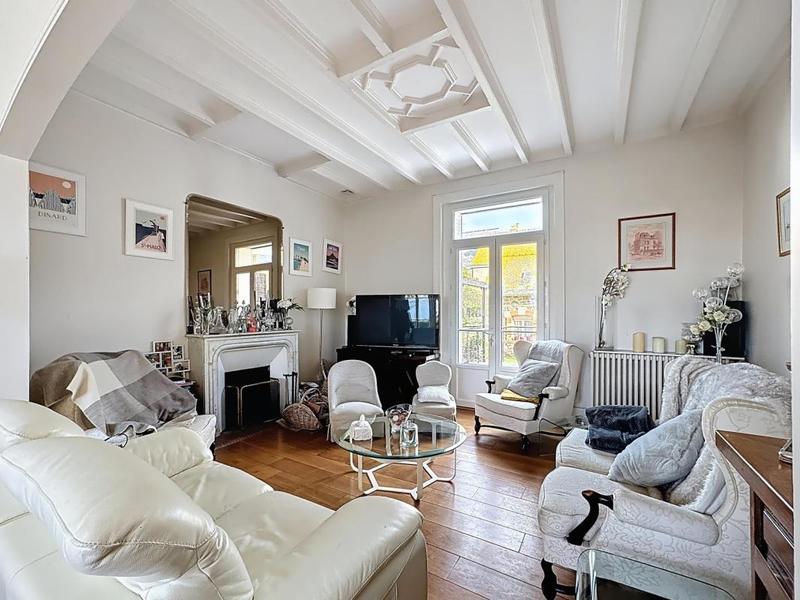 Maison en pierre - 217 m² - 11 pièces