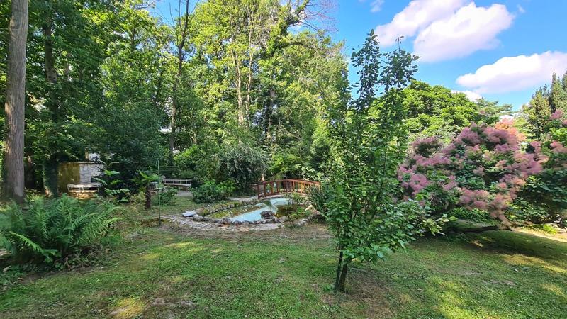 Maison traditionnelle - 268 m² - 10 pièces