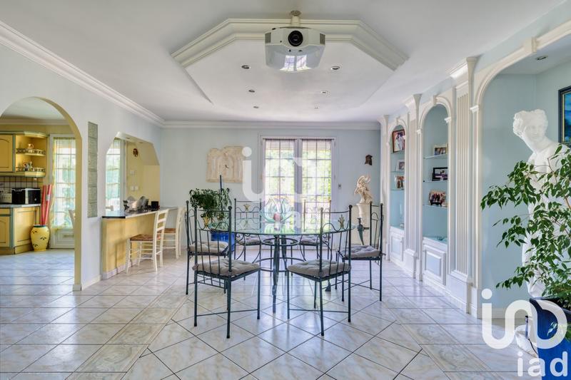 Maison - 250 m² - 7 pièces