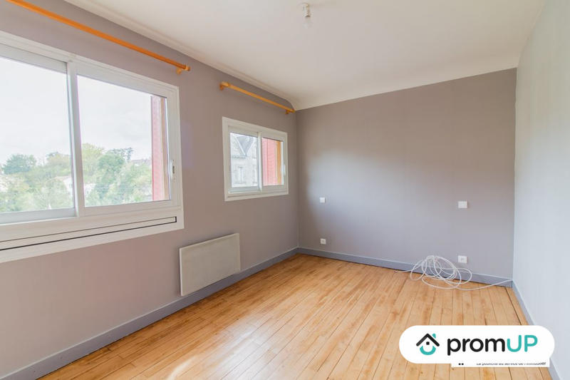 Maison - 240 m² - 8 pièces