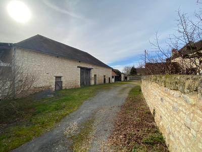 Corps de ferme - 300 m² - 10 pièces