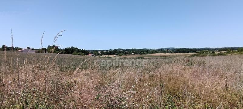 Terrain constructible - 1 800 m²