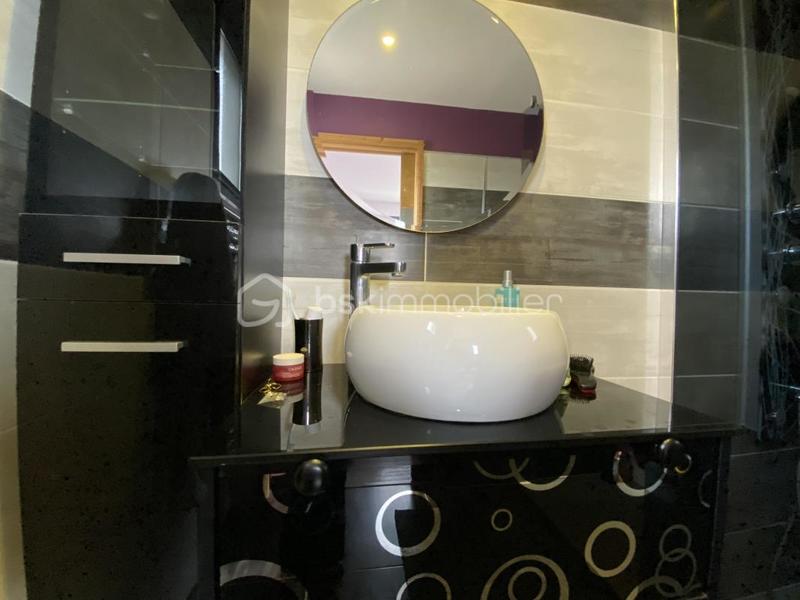 Maison traditionnelle - 260 m² - 8 pièces