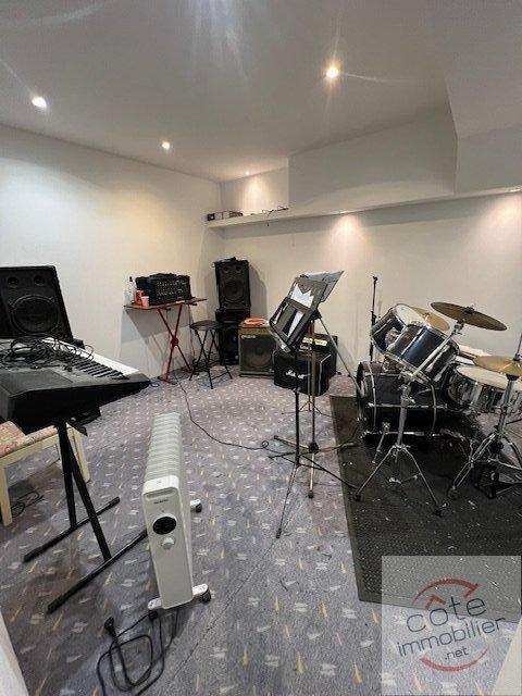 Maison - 240 m² - 6 pièces