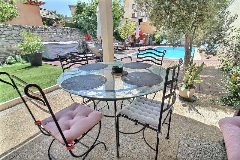 Maison - 210 m² - 9 pièces