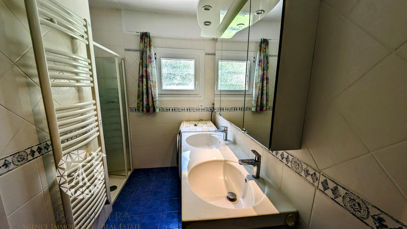 Villa - 184 m² - 6 pièces