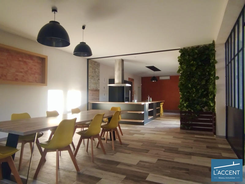 Maison - 210 m² - 6 pièces