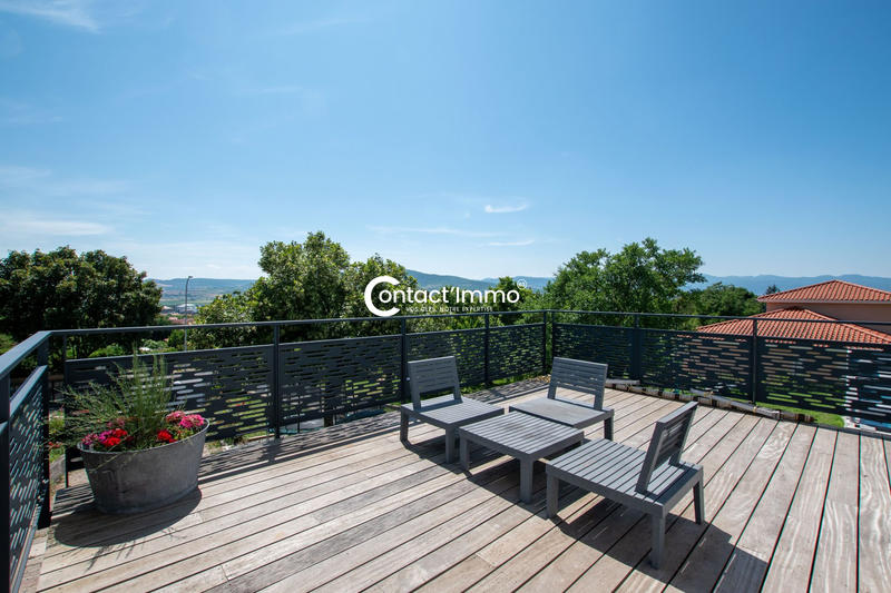 Maison - 220 m² - 7 pièces