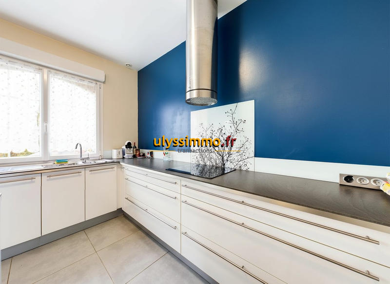 Maison - 214 m² - 9 pièces