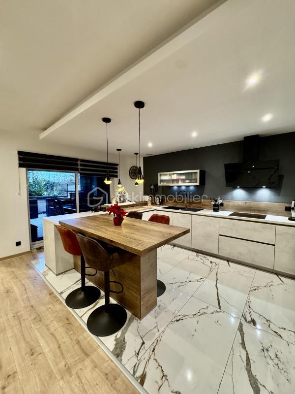 Duplex - 121 m² - 6 pièces