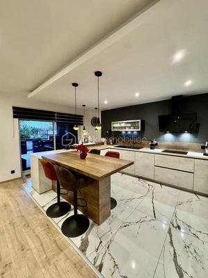 Duplex - 121 m² - 6 pièces