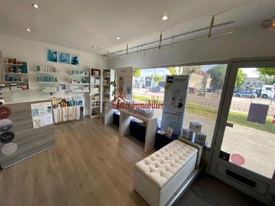 Local commercial - 55 m² - 4 pièces