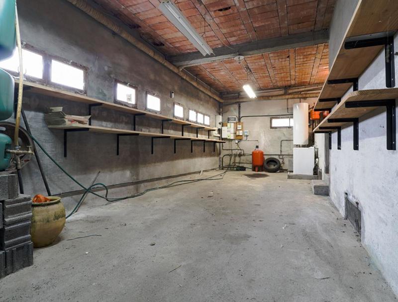 Maison - 298 m² - 9 pièces