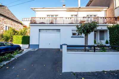 Maison traditionnelle - 210 m² - 7 pièces