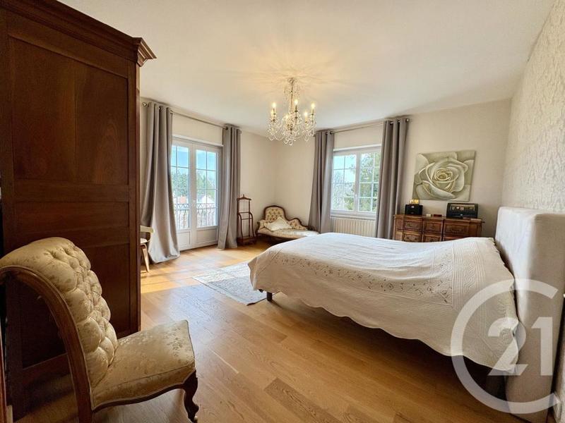 Maison - 189 m² - 7 pièces