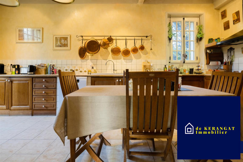 Maison - 252 m² - 11 pièces