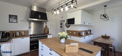 Maison - 283 m² - 12 pièces