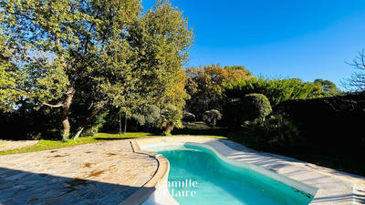 Maison - 250 m² - 11 pièces