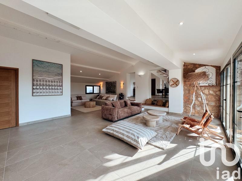 Maison - 207 m² - 7 pièces