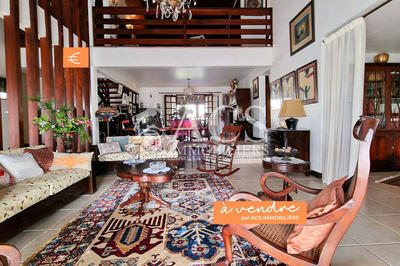 Villa - 220 m² - 6 pièces