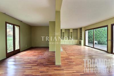 Maison - 240 m² - 7 pièces