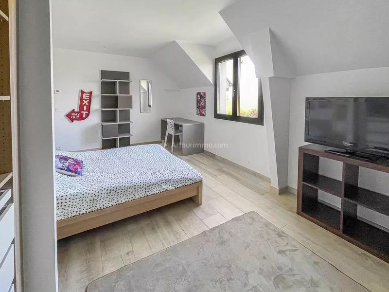 Maison - 334 m² - 11 pièces