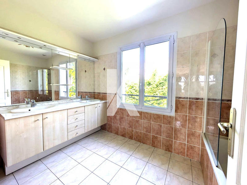 Maison - 144 m² - 6 pièces