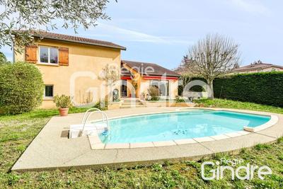 Maison - 176 m² - 5 pièces