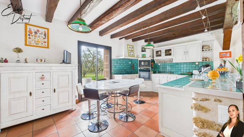 Maison - 242 m² - 7 pièces