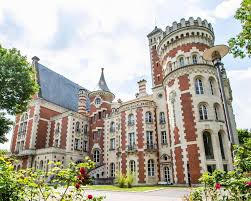 Maison - 240 m² - 8 pièces