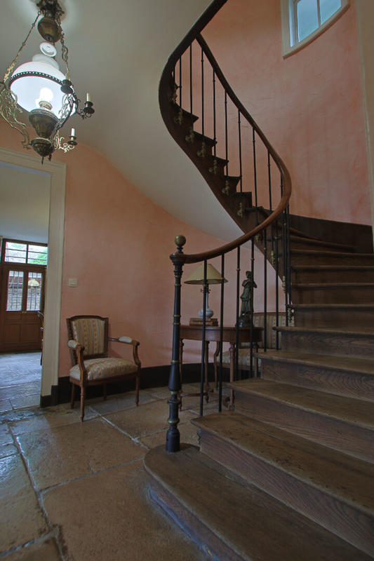 Maison - 380 m² - 9 pièces