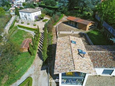 Propriété - 986 m² - 15 pièces