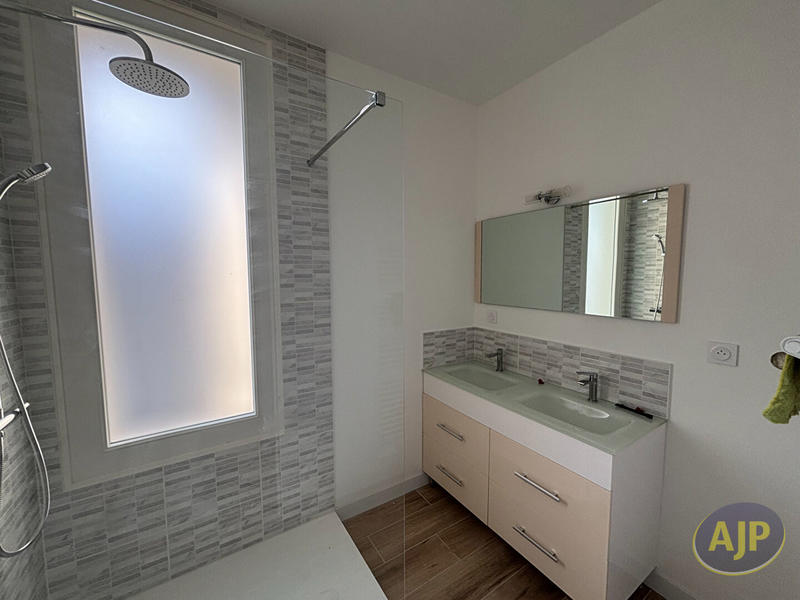 Maison - 94 m² - 4 pièces