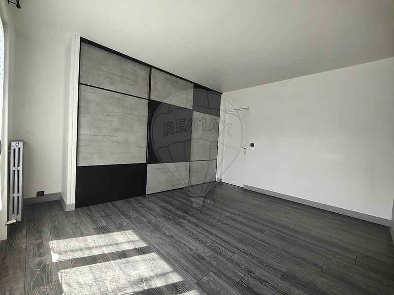 Maison - 180 m² - 7 pièces