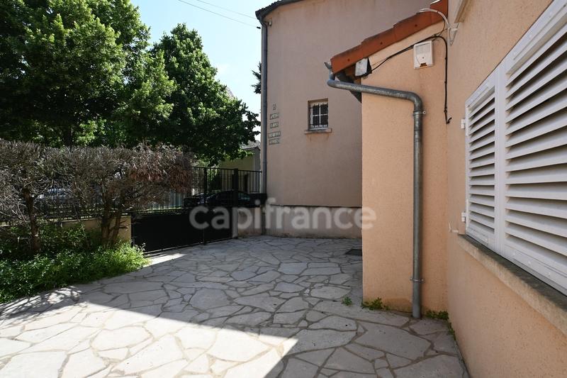 Maison - 230 m² - 9 pièces